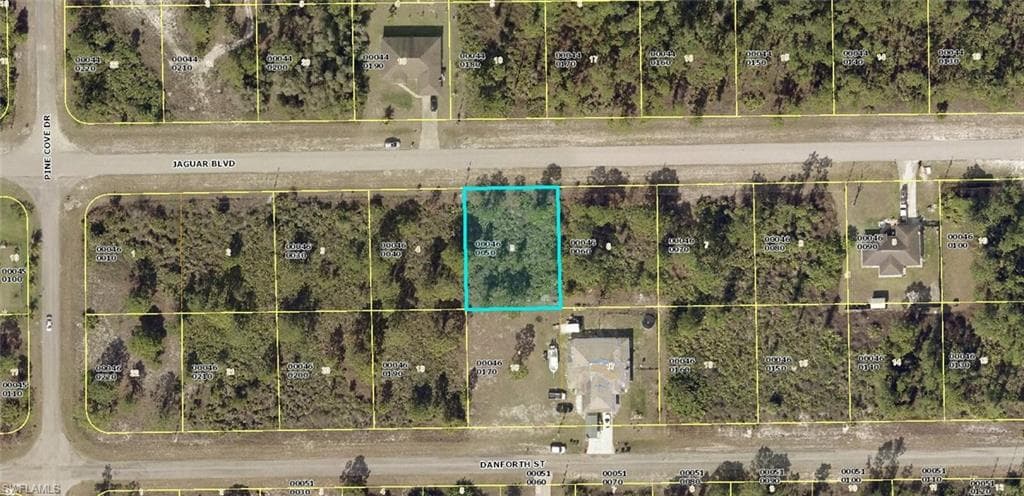 1064 Jaguar BLVD LEHIGH ACRES, FL 33974