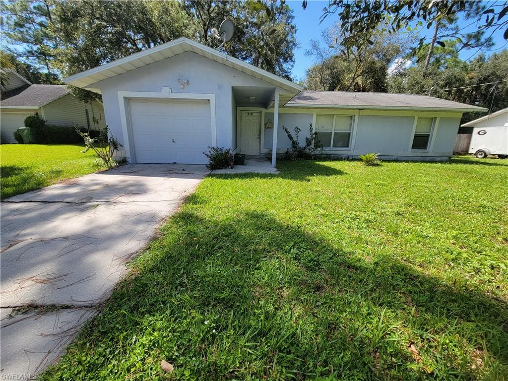 210 S Hickory ST LABELLE, FL 33935