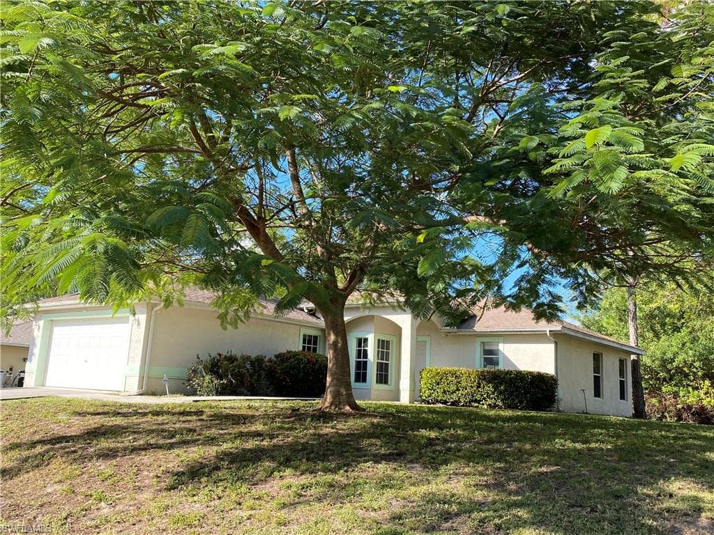 301 E 12th ST LEHIGH ACRES, FL 33972