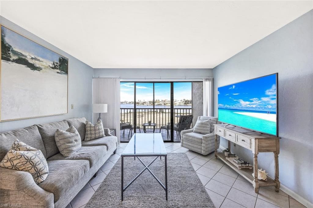 260 Southbay DR 104 NAPLES, FL 34108