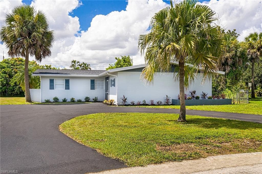 1662 Harvard CT FORT MYERS, FL 33901