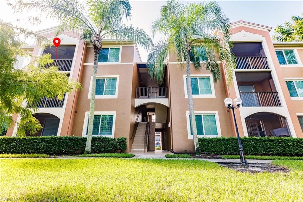 1230 Reserve WAY 302 NAPLES, FL 34105