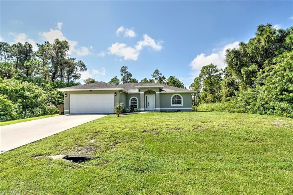 1236 Chrisholm ST E LEHIGH ACRES, FL 33974
