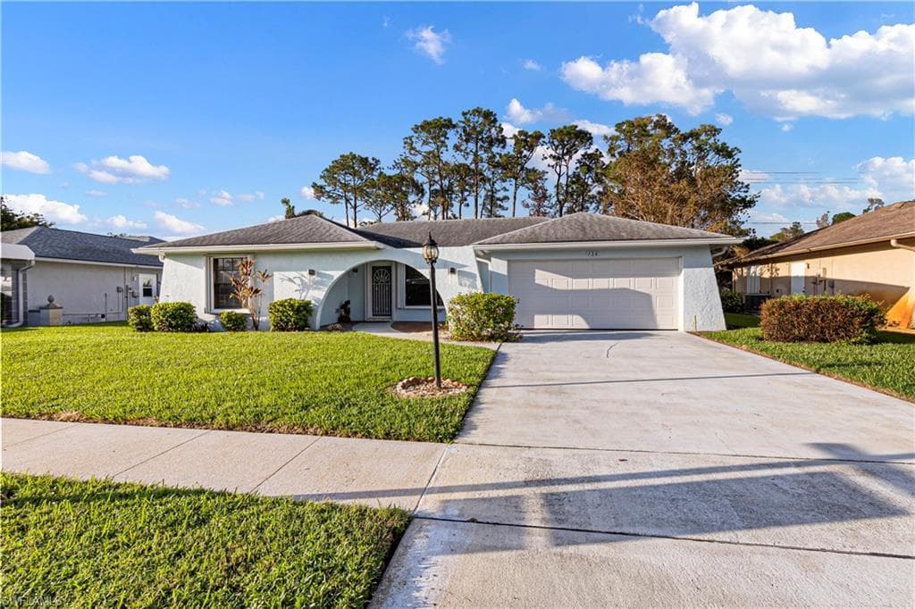 136 Marseille DR NAPLES, FL 34112