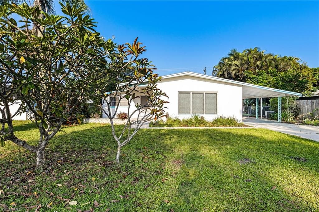 6203 Saint Andrews CIR N FORT MYERS, FL 33919