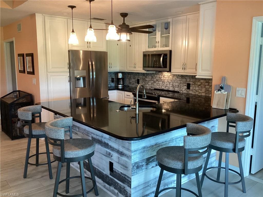 5870 Trailwinds DR 623 FORT MYERS, FL 33907