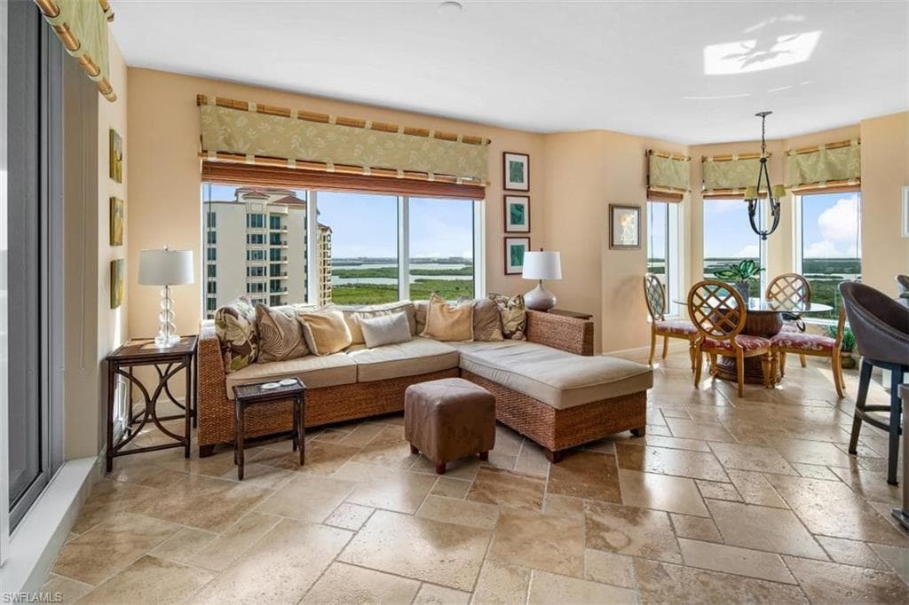1060 Borghese LN 1906 NAPLES, FL 34114
