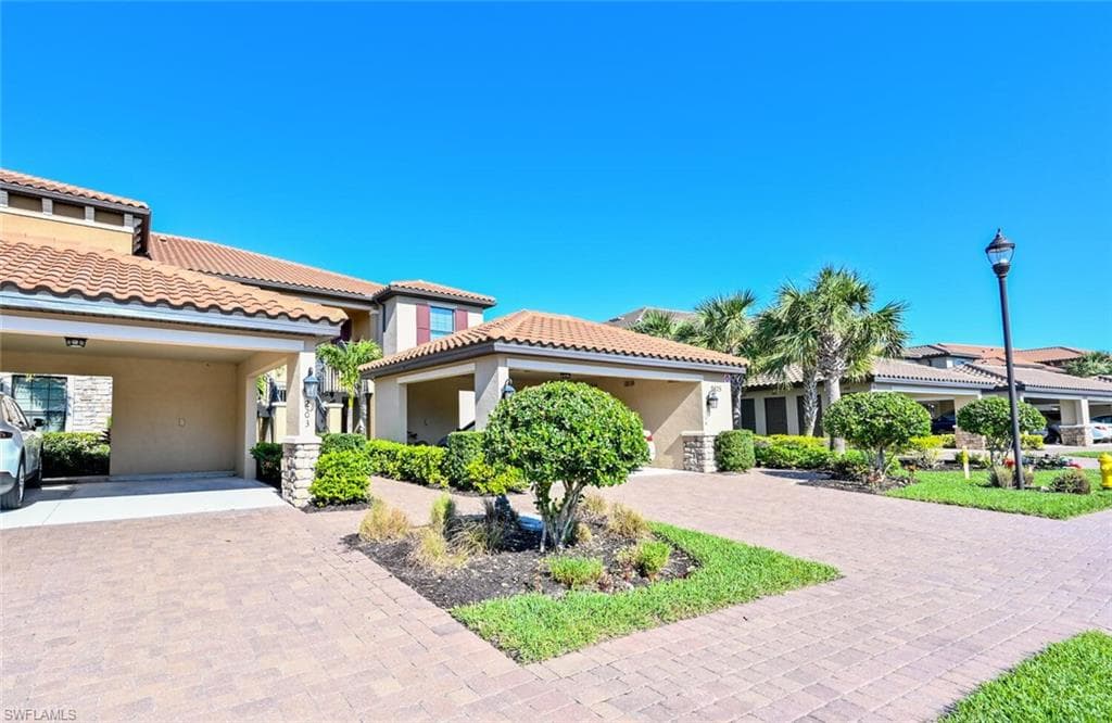 9425 Benvenuto CT 6-203 NAPLES, FL 34119