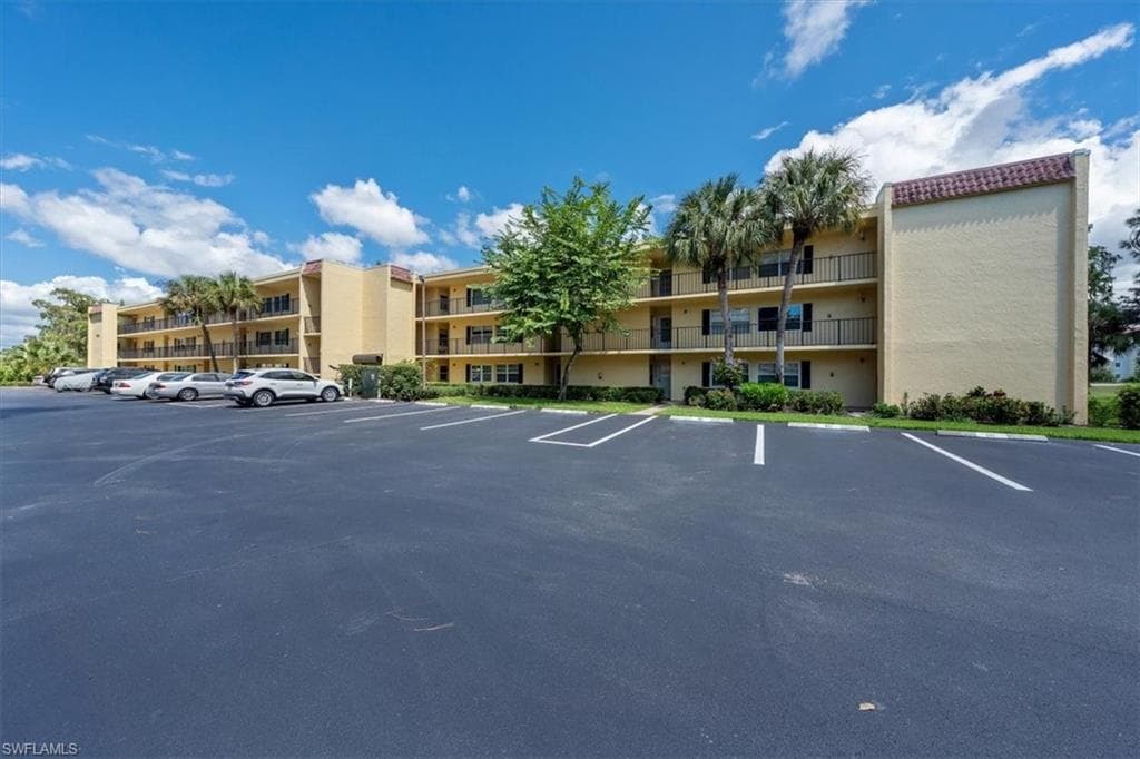 1083 Forest Lakes DR 6207 NAPLES, FL 34105