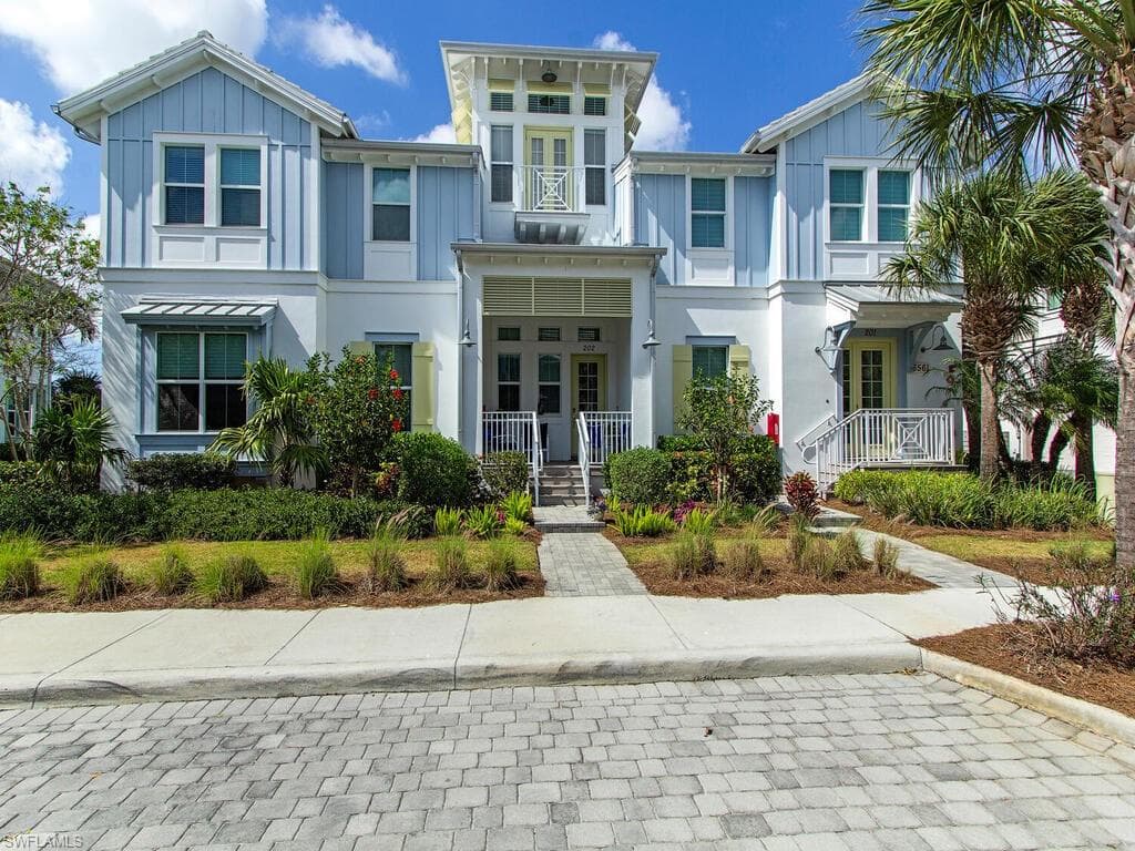 6561 Dominica DR 8-201 NAPLES, FL 34113