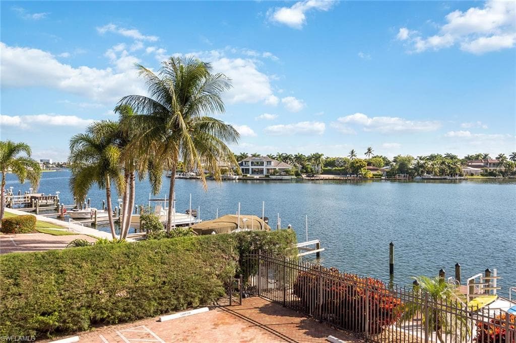 2900 Gulf Shore BLVD N 202 NAPLES, FL 34103