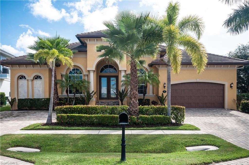 207 Geranium CT MARCO ISLAND, FL 34145