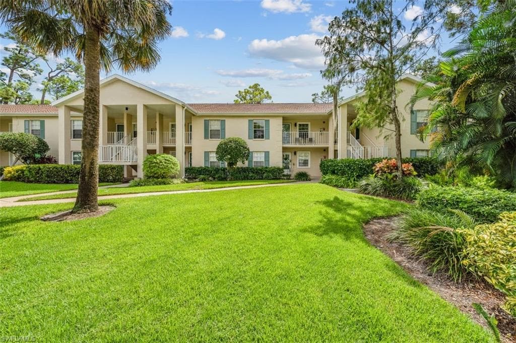 1708 Kings Lake BLVD 205 NAPLES, FL 34112