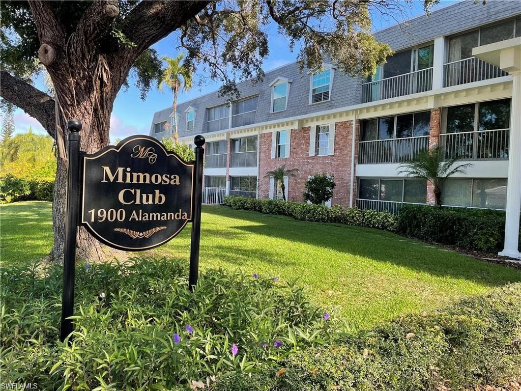 1900 Alamanda DR 206 NAPLES, FL 34102