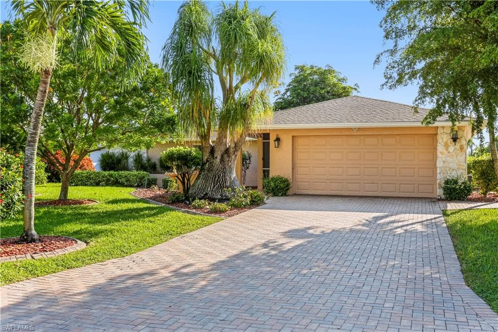 2933 SE 20th AVE CAPE CORAL, FL 33904