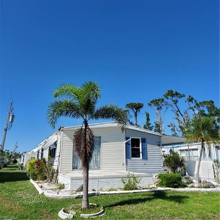 838 Peaceful DR NORTH FORT MYERS, FL 33917
