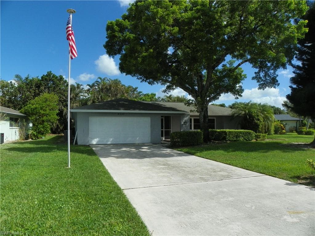4557 Eagle Key CIR NAPLES, FL 34112