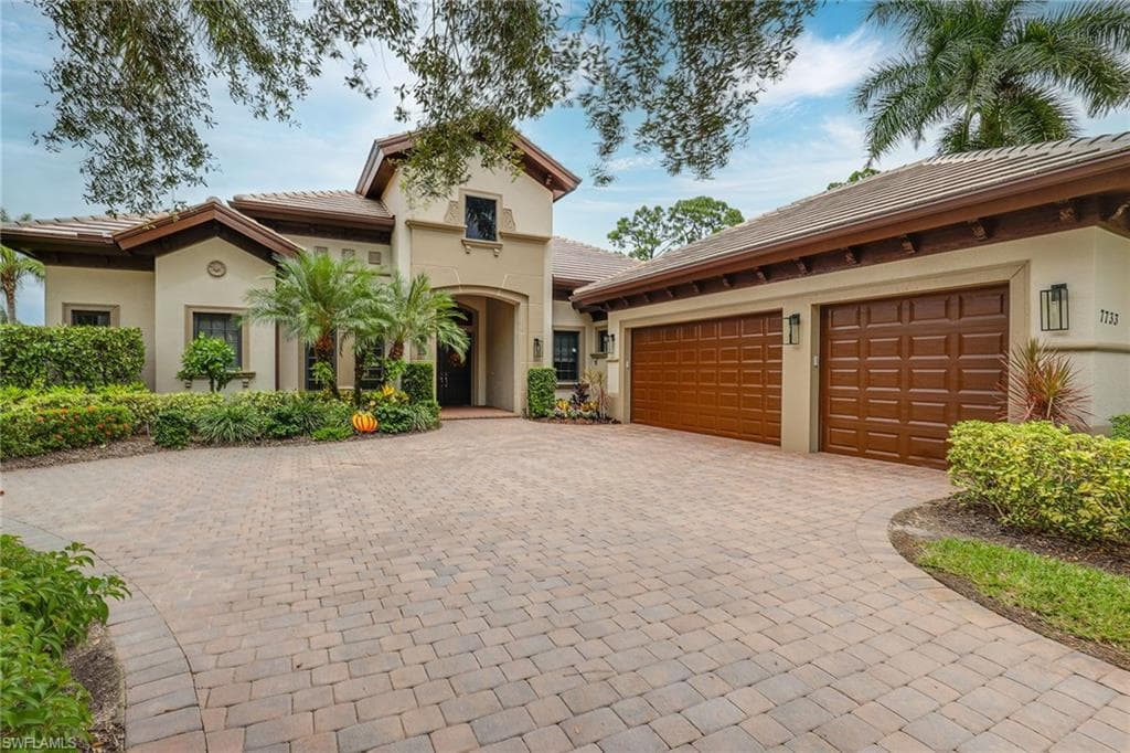 7733 Classics DR NAPLES, FL 34113