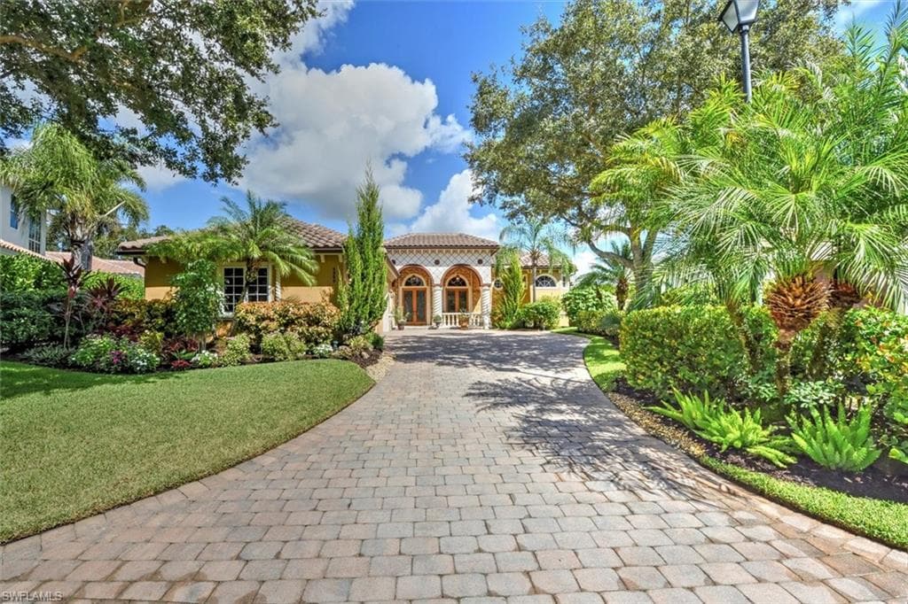 4000 Treadwater CT NAPLES, FL 34109