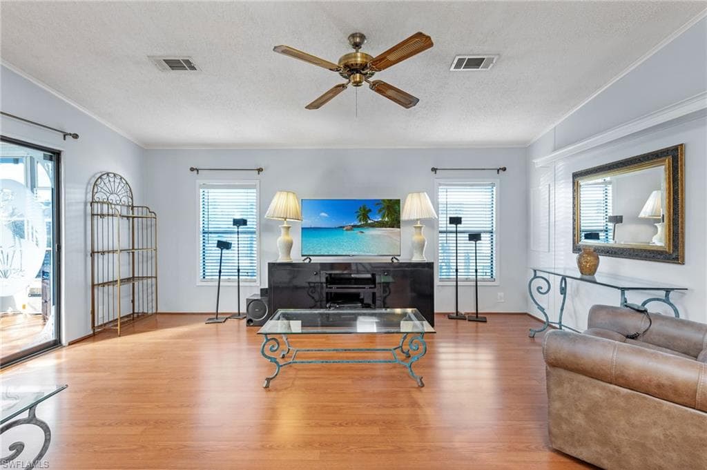 136 Arctic WAY 136 NAPLES, FL 34104