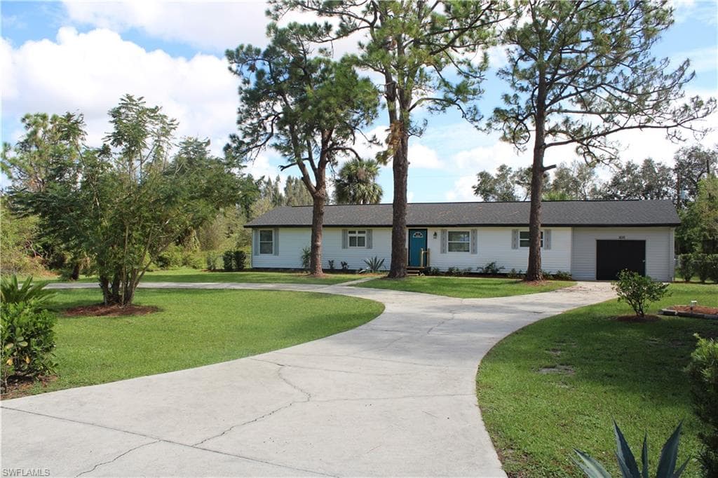 1610 Moore AVE LEHIGH ACRES, FL 33972