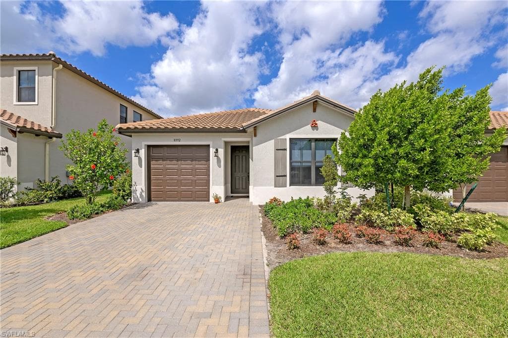 8992 Madrid CIR NAPLES, FL 34104