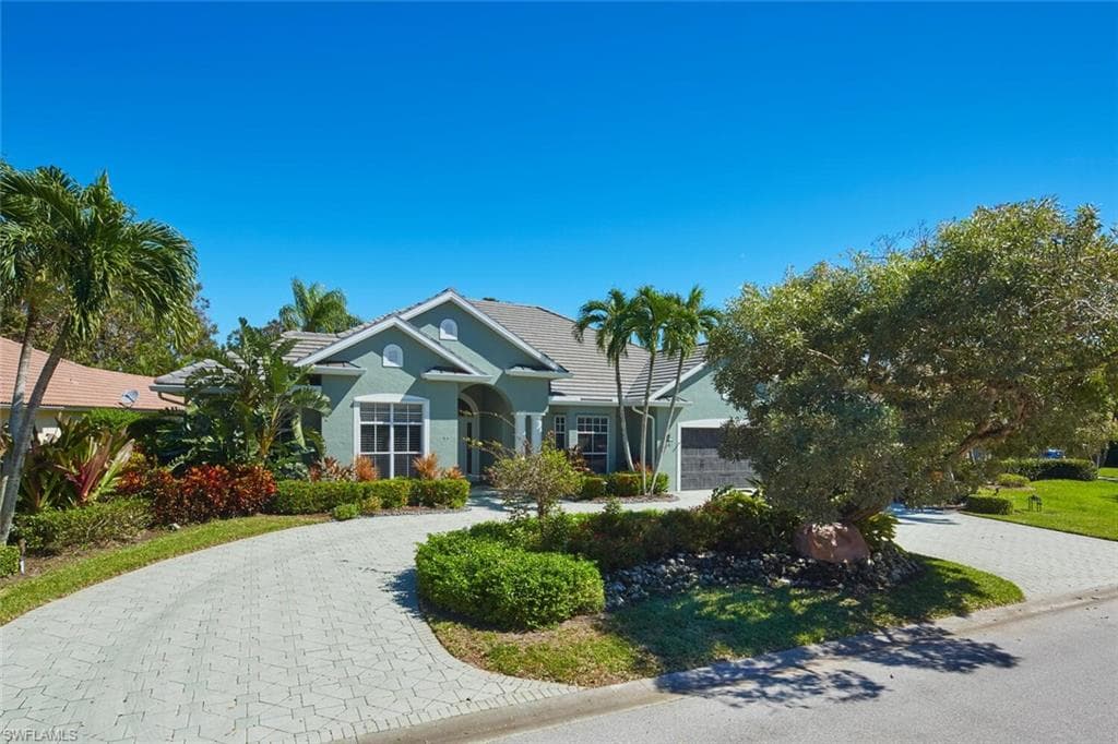 202 Monterey DR NAPLES, FL 34119
