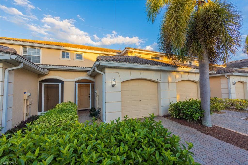 8571 Athena CT LEHIGH ACRES, FL 33971