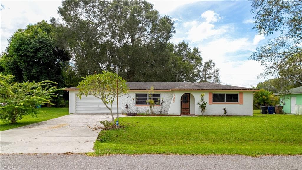 2330 Caladium RD FORT MYERS, FL 33905