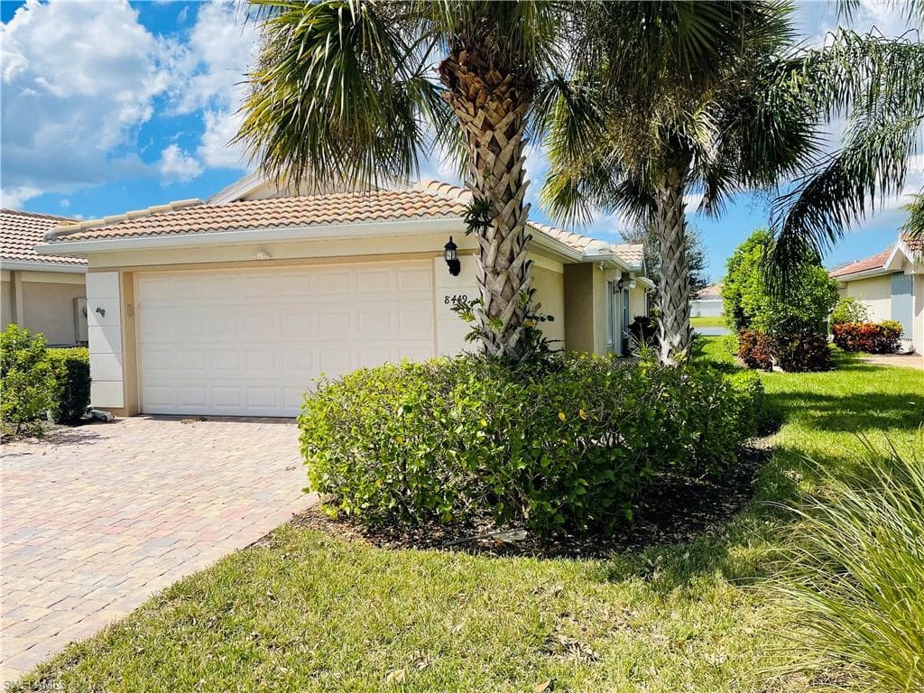 8449 Karina CT NAPLES, FL 34114