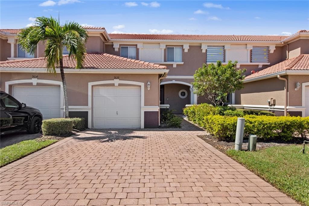 9636 Roundstone CIR FORT MYERS, FL 33967