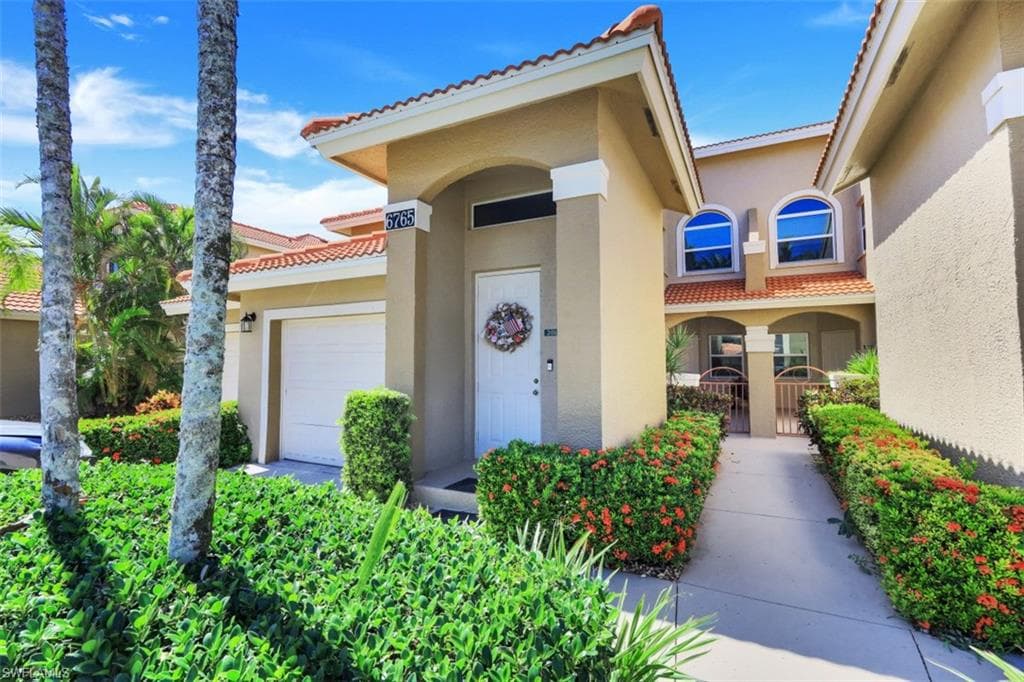 6765 Huntington Lakes CIR 201 NAPLES, FL 34119
