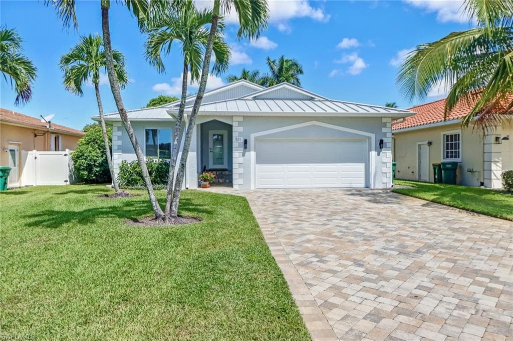 511 99th AVE N NAPLES, FL 34108