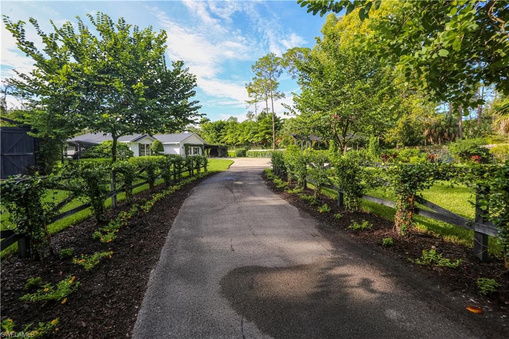 5840 Bur Oaks LN NAPLES, FL 34119