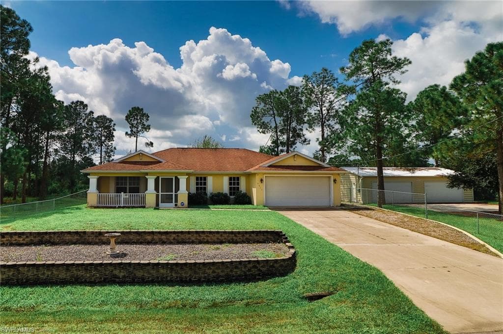3011 41st ST W LEHIGH ACRES, FL 33971
