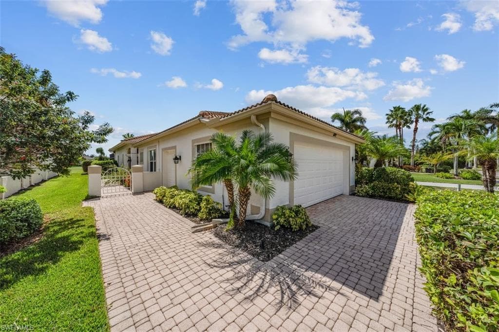 6092 Fairway CT NAPLES, FL 34110