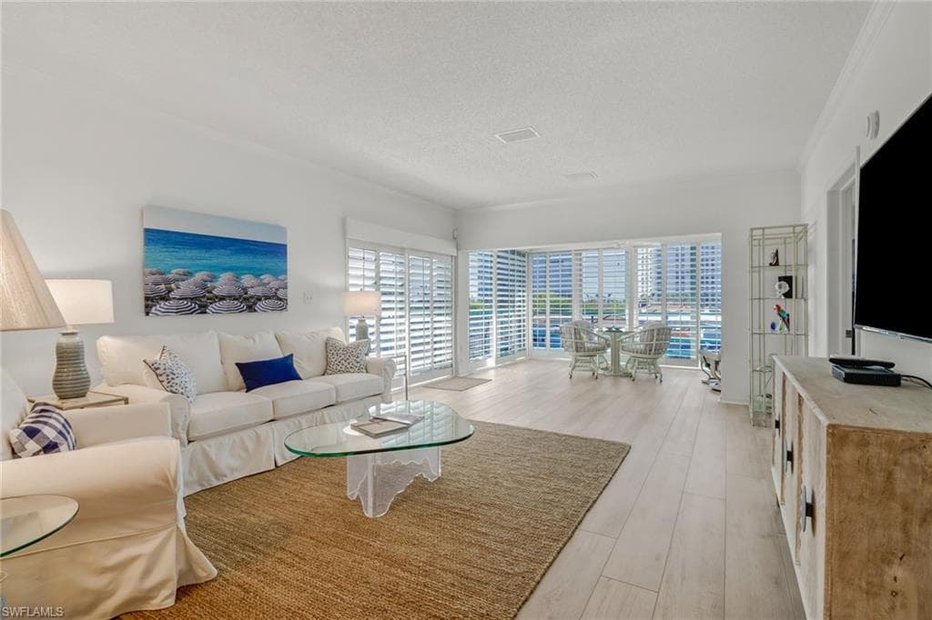 205 Park Shore DR 4-443 NAPLES, FL 34103