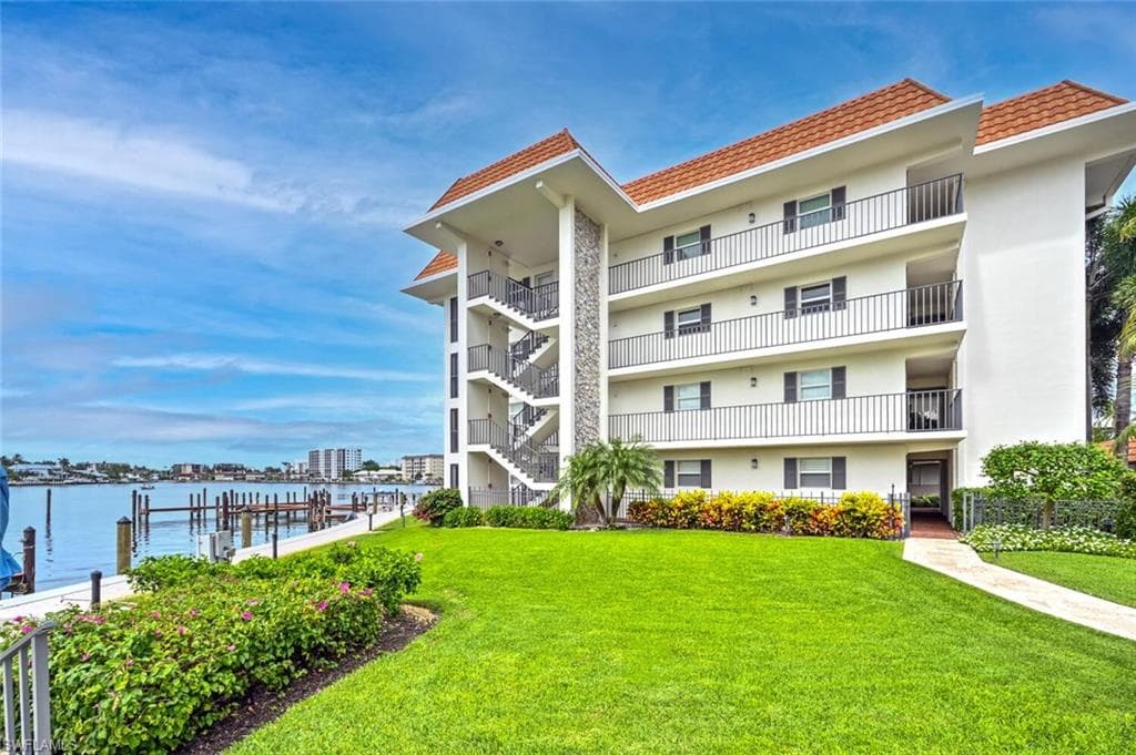 222 Harbour DR 418 NAPLES, FL 34103
