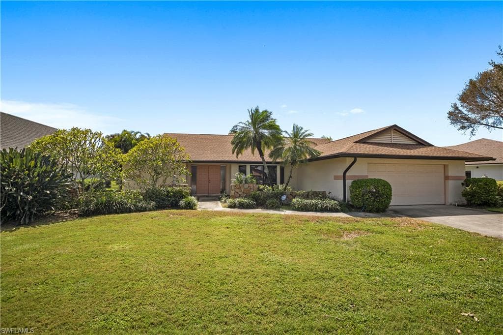 2352 Pinewoods CIR NAPLES, FL 34105