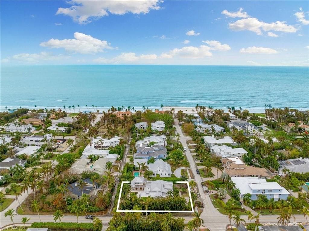 180 8th AVE S NAPLES, FL 34102