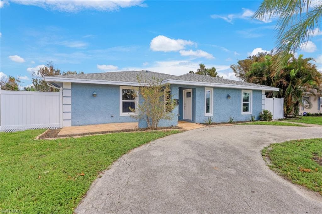 3565 BALBOA CIR W NAPLES, FL 34105