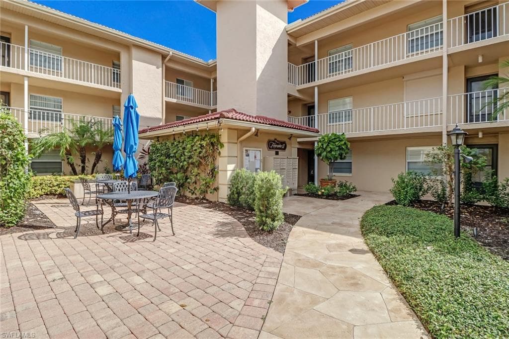 1051 Foxfire LN 208 NAPLES, FL 34104