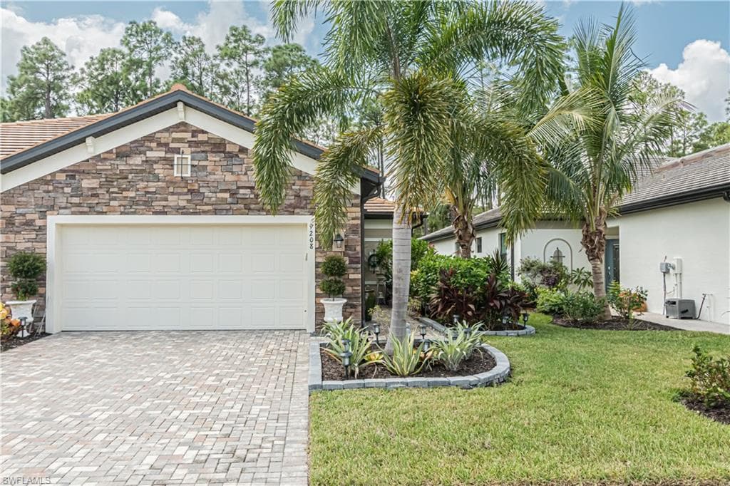 9208 Glenforest DR NAPLES, FL 34120