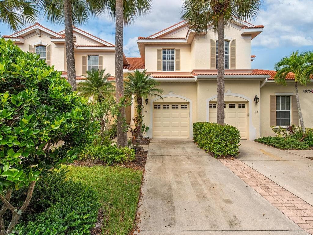 4675 Winged Foot CT 3-204 NAPLES, FL 34112