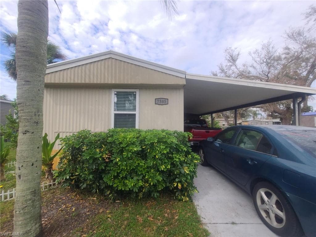 7585 Morgan Jones DR NORTH FORT MYERS, FL 33917