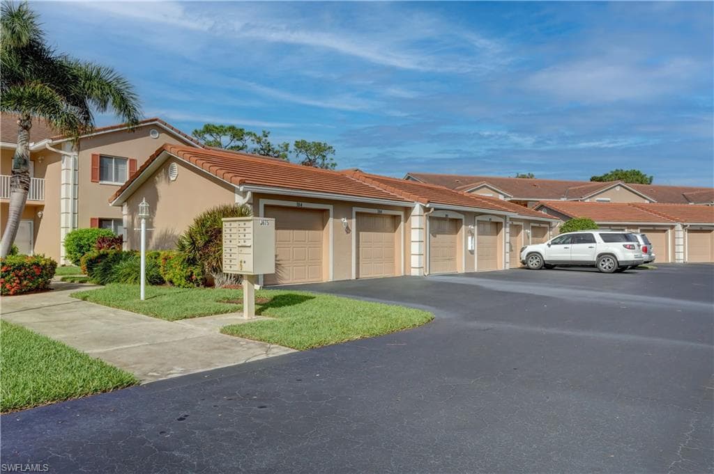 675 Saratoga CIR J-105 NAPLES, FL 34104