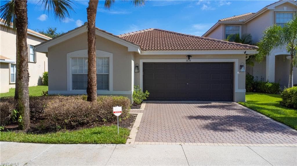 1638 Triangle Palm TER NAPLES, FL 34119