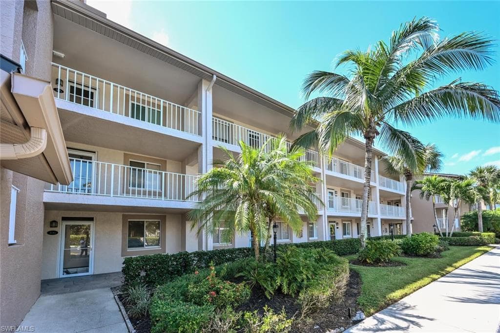 7340 Glenmoor LN 3305 NAPLES, FL 34104