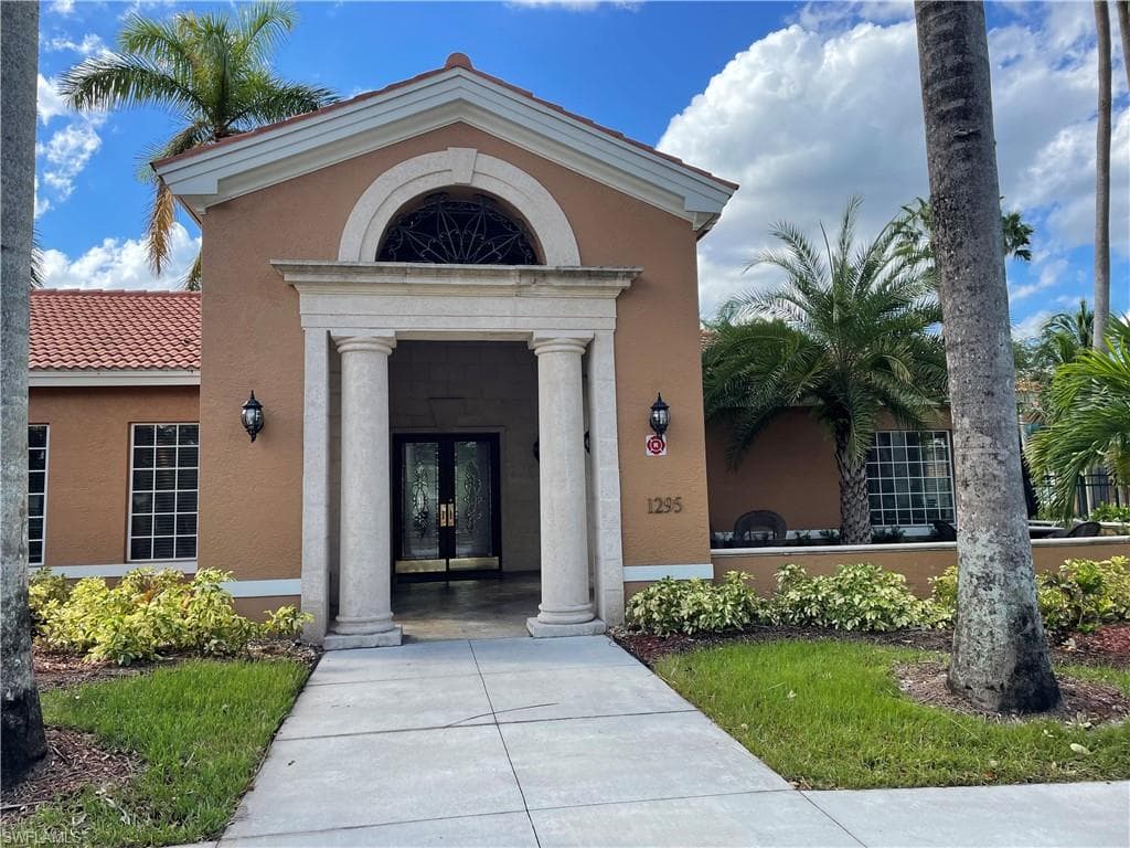 1210 Wildwood Lakes BLVD 103 NAPLES, FL 34104