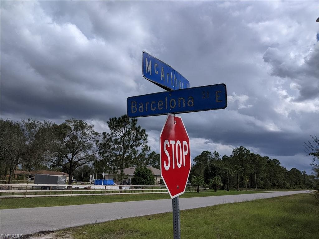 949 Barcelona ST E LEHIGH ACRES, FL 33974